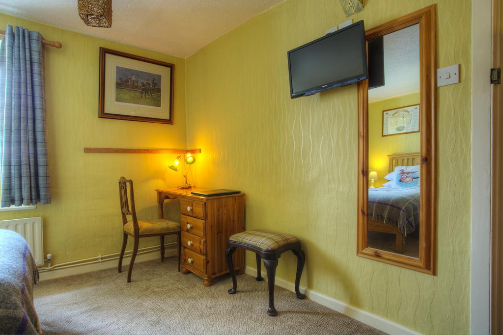 Tinhay Mill Hotel Lifton Екстериор снимка