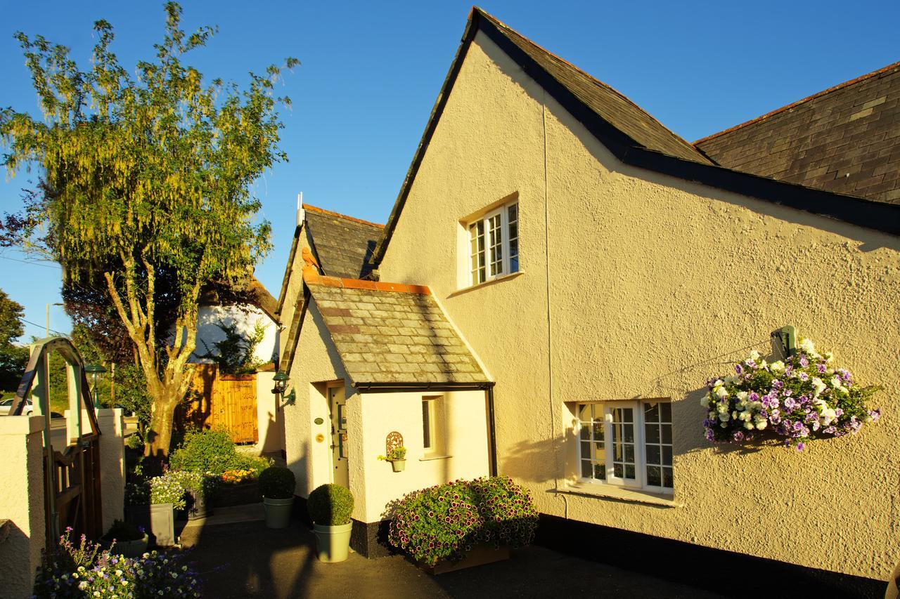Tinhay Mill Hotel Lifton Екстериор снимка